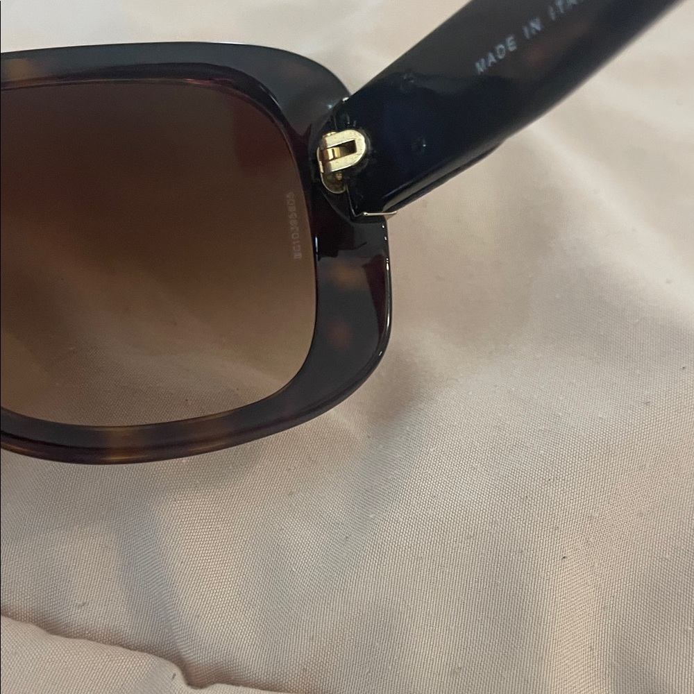 Authentic CHANEL CC Black and Brown Tortoiseshell Sunglasses with Case and Cloth - Picture 9 of 16